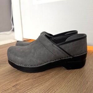 Dansko Professional Grey Suede Leather Clogs Womens 38 Comfort Nursing Shoes